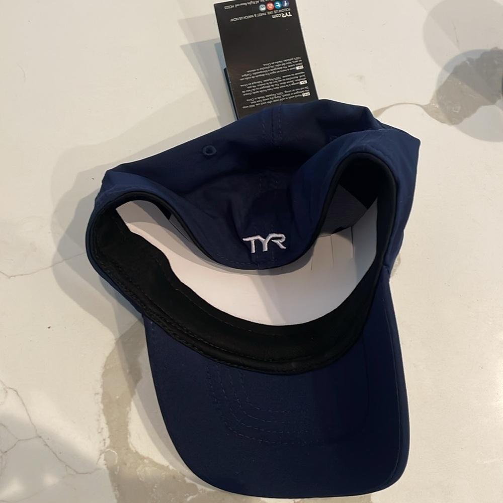 Fitted hat - Picture 3 of 5
